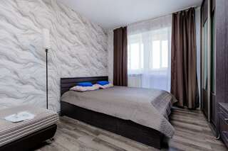 Хостел Какаду Хабаровск 2-комнатные апартаменты стандарт с 2 односпальными и 1 двуспальной кроватью-1