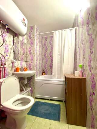 Хостел Какаду Хабаровск Кровать в 8-местном общем женском номере-9