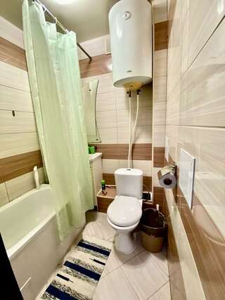 Хостел Какаду Хабаровск Жилая комната с балконом и общим санузлом С19-91 (Silver,Red)-6