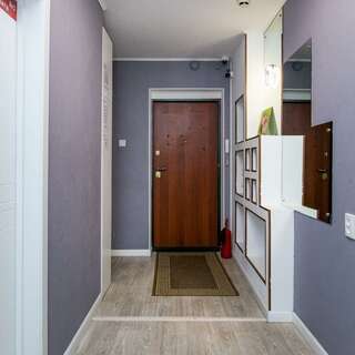 Хостел Какаду Хабаровск Жилая комната с раздельными кроватями в 3-комнатной квартире, общим санузлом и кухней Ш10-24 (3)-8