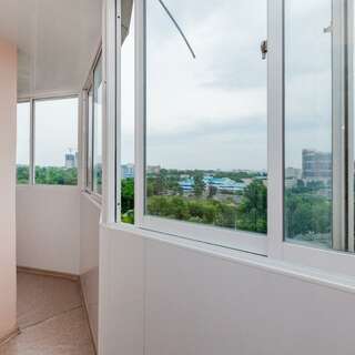 Хостел Какаду Хабаровск Жилая комната в 3-комнатной квартире с общим санузлом и кухней 107-5