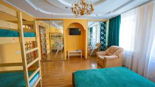 Хостел Какаду Хабаровск Жилая семейная комната с общим санузлом и кухней Ш10-1-9