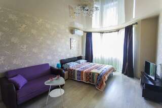 Хостел Какаду Хабаровск Номер эконом с 1 двуспальной кроватью с балконом (удобства на этаже)-11