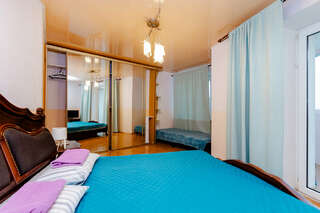 Хостел Какаду Хабаровск Жилая комната в 3-х комнатной квартире с общим санузлом и кухней С19-107-2