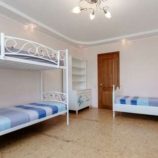 Хостел Какаду Хабаровск Жилая комната в 3-комнатной квартире Ш10-103-6