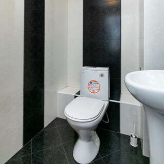 Хостел Какаду Хабаровск Жилая комната с двуспальной кроватью в 3-конатной квартире с общим санузлом и кухней Ш10-24 (1-2)-19