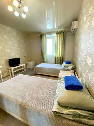 Хостел Какаду Хабаровск Жилая комната с балконом и общим санузлом С19-91 (Silver,Red)-5