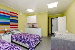 Хостел Какаду Хабаровск Номер улучшенный с 2 односпальными кроватями с мини-кухней-12