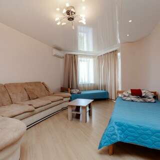 Хостел Какаду Хабаровск Жилая комната в 3-комнатной квартире Ш10-103-10