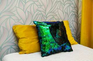 Хостел Какаду Хабаровск Жилая комната с двухспальной кроватью в 3-х квартире с общим санузлом и кухней Ш10-24 (1-2)-5