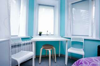 Хостел Какаду Хабаровск Номер улучшенный с 2 односпальными кроватями с мини-кухней-5