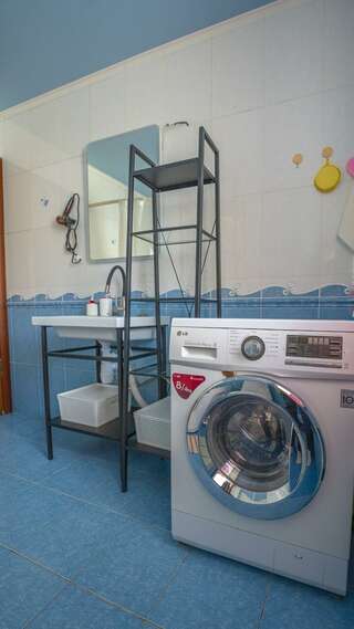 Хостел Какаду Хабаровск Номер эконом семейный с 2 односпальными кроватями (удобства на этаже)-2