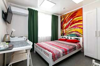 Хостел Какаду Хабаровск Номер стандарт с 1 двуспальной кроватью-1