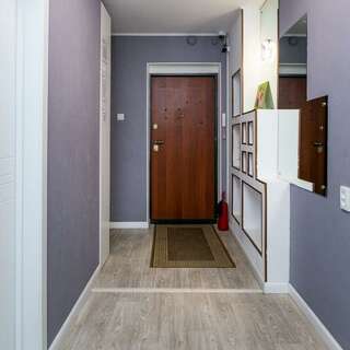 Хостел Какаду Хабаровск Жилая комната с двуспальной кроватью в 3-конатной квартире с общим санузлом и кухней Ш10-24 (1-2)-13