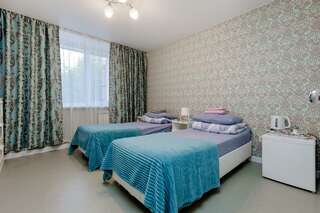 Хостел Какаду Хабаровск Номер эконом Love room-1