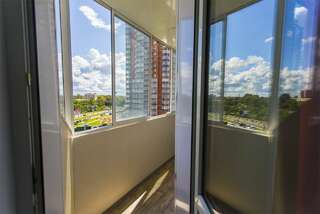 Хостел Какаду Хабаровск Жилая комната с балконом и общим санузлом С19-91 (Silver,Red)-2