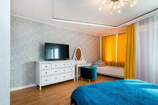 Хостел Какаду Хабаровск Жилая комната с двухспальной кроватью в 3-х квартире с общим санузлом и кухней Ш10-24 (1-2)-4