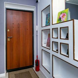 Хостел Какаду Хабаровск Жилая комната с раздельными кроватями в 3-комнатной квартире, общим санузлом и кухней Ш10-24 (3)-7