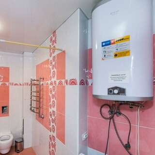 Хостел Какаду Хабаровск Жилая комната с раздельными кроватями в 3-комнатной квартире, общим санузлом и кухней Ш10-24 (3)-12