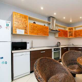 Хостел Какаду Хабаровск Жилая комната с двуспальной кроватью в 3-конатной квартире с общим санузлом и кухней Ш10-24 (1-2)-16