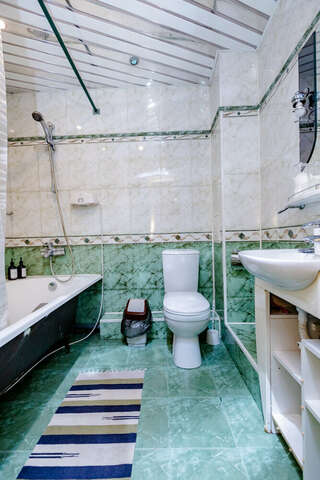 Хостел Какаду Хабаровск Жилая комната в 3-х комнатной квартире с общим санузлом и кухней С19-107-13