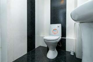 Хостел Какаду Хабаровск Жилая комната с двухспальной кроватью в 3-х квартире с общим санузлом и кухней Ш10-24 (1-2)-14