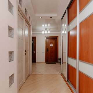 Хостел Какаду Хабаровск Жилая комната в 3-комнатной квартире Ш10-103-17