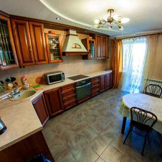 Хостел Какаду Хабаровск Семейная кухня и общая с / у-8