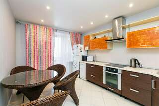 Хостел Какаду Хабаровск Жилая комната с раздельными кроватями  в 3-х  комнатной квартире,  общим санузлом и кухней Ш10-24 (3)-6