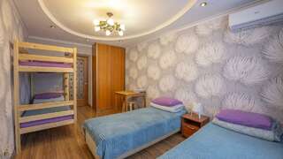 Хостел Какаду Хабаровск Номер эконом семейный с 2 односпальными кроватями (удобства на этаже)-4