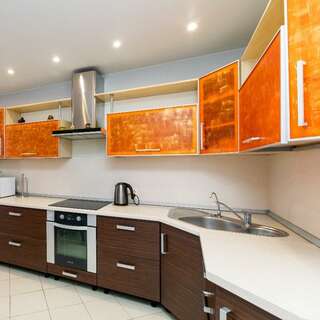 Хостел Какаду Хабаровск Жилая комната с двуспальной кроватью в 3-конатной квартире с общим санузлом и кухней Ш10-24 (1-2)-15