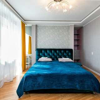 Хостел Какаду Хабаровск Жилая комната с двуспальной кроватью в 3-конатной квартире с общим санузлом и кухней Ш10-24 (1-2)-1