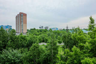 Хостел Какаду Хабаровск Жилая двухместная комната с балконом и общим санузлом С19-91 (White,Gold)-5