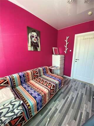 Хостел Какаду Хабаровск 3-местный женский номер "Candy" Пятая категория-2