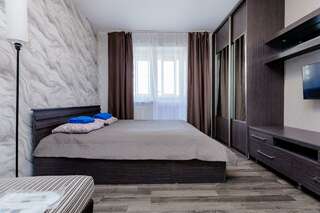 Хостел Какаду Хабаровск 2-комнатные апартаменты стандарт с 2 односпальными и 1 двуспальной кроватью-2